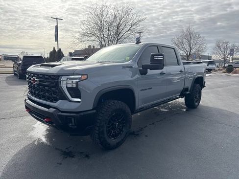 Used 2024 Chevrolet Silverado 2500 ZR2 w/ Technology Package image 2