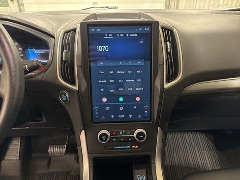 Used 2022 Ford Edge SEL image 19