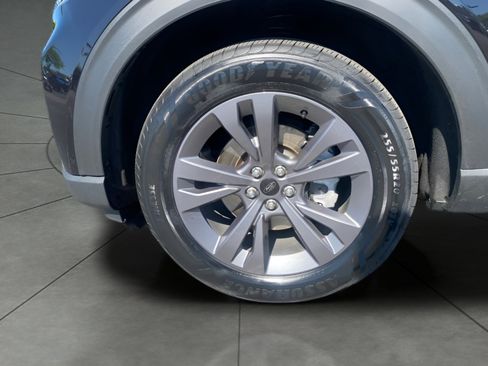Certified 2025 Ford Explorer Active w/ Active Comfort Package AWD/4WD image 2