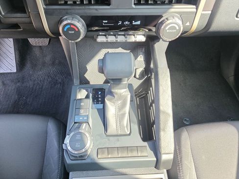 Certified 2025 Toyota Tacoma SR5 AWD/4WD image 27