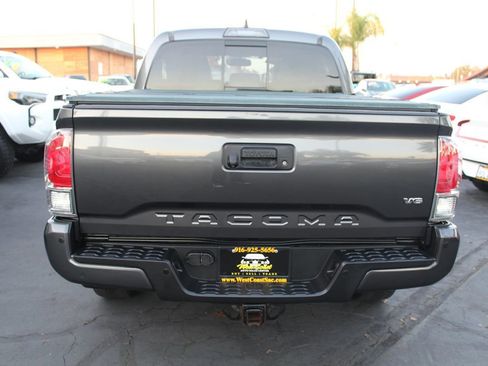 Used 2017 Toyota Tacoma Limited image 6