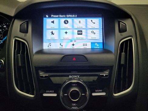 Used 2017 Ford Focus Titanium image 25