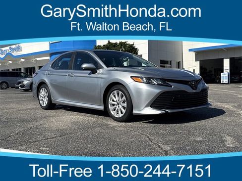 Used 2020 Toyota Camry LE image 1