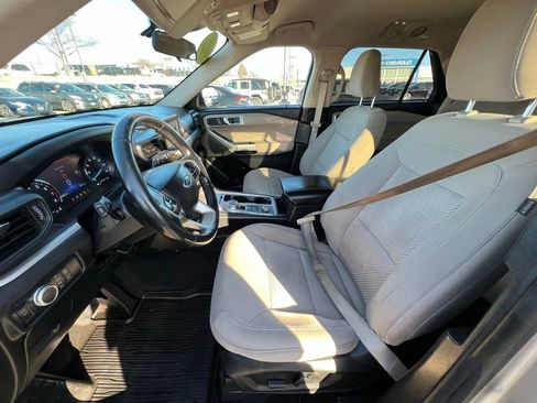 Used 2022 Ford Explorer XLT w/ Class IV Trailer Tow Package image 18