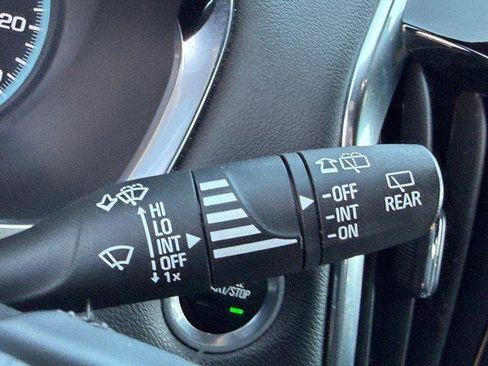 Used 2023 Chevrolet Traverse LT image 29