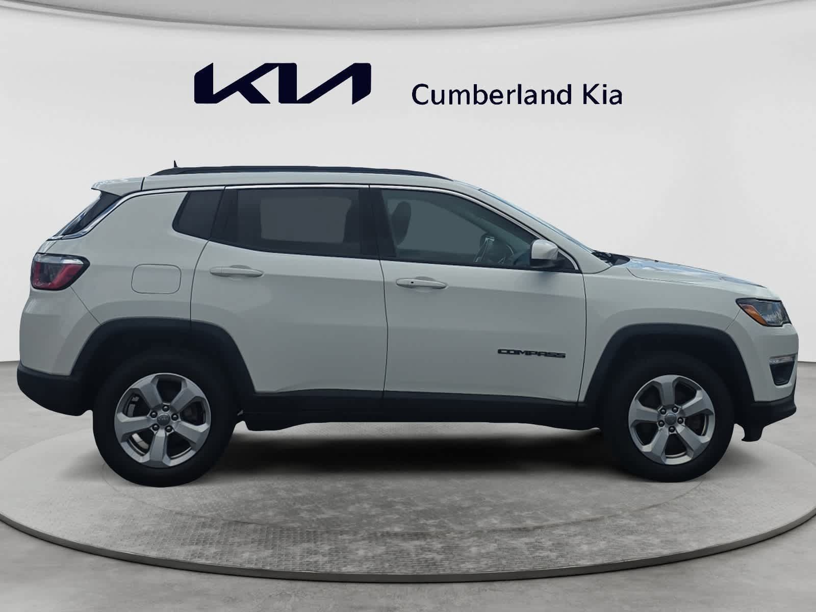 Used 2018 Jeep Compass Latitude w/ Cold Weather Group AWD/4WD image 6
