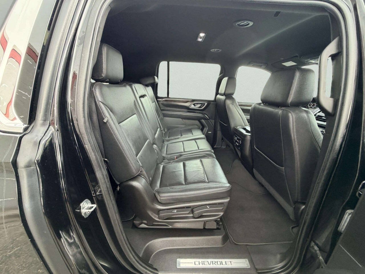 Used 2021 Chevrolet Suburban LT AWD/4WD image 27