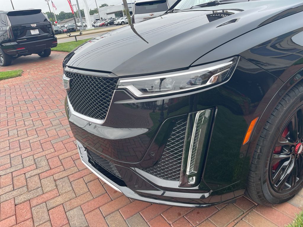 Used 2025 Cadillac XT6 Sport w/ Platinum Package AWD/4WD image 2