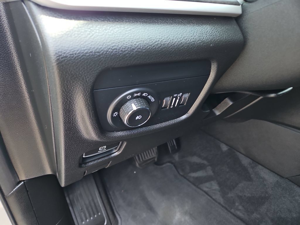 Used 2022 Jeep Grand Cherokee L Limited AWD/4WD image 24