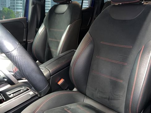 Used 2023 Mercedes-Benz GLB 250 image 11