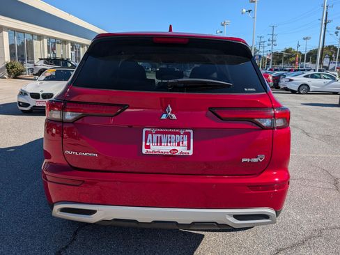 Used 2023 Mitsubishi Outlander SE image 4