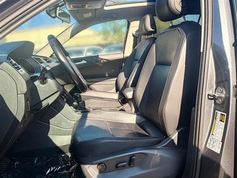 Used 2018 Volkswagen Tiguan SEL AWD/4WD image 7