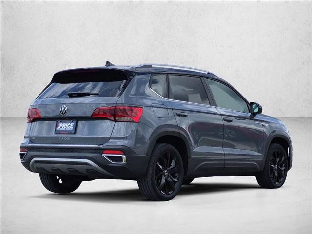 Used 2023 Volkswagen Taos SE w/ Panoramic Sunroof Package FWD image 5