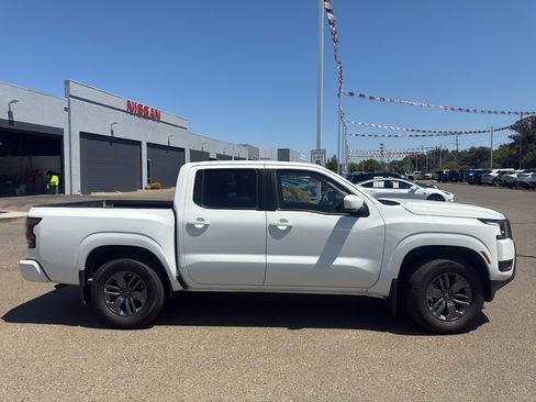 Certified 2025 Nissan Frontier SV RWD image 8