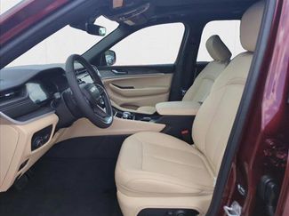 New 2025 Jeep Grand Cherokee Limited w/ Black Appearance Package video 4