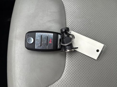 Used 2018 Kia Niro EX Premium image 29