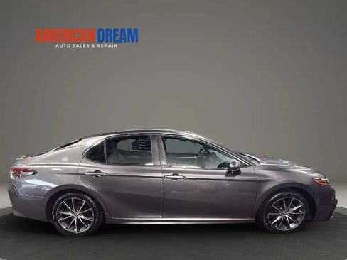 Used 2022 Toyota Camry XSE FWD image 6