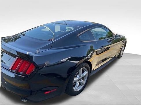 Used 2017 Ford Mustang Coupe image 6
