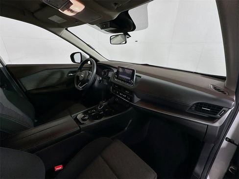 Used 2023 Nissan Rogue SV image 28