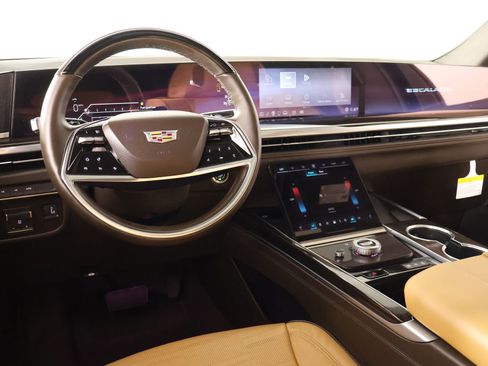 Used 2026 Cadillac Escalade Luxury w/ LPO, Floor Liner Package image 2