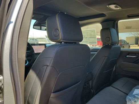New 2026 Chevrolet Colorado ZR2 w/ Technology Package AWD/4WD image 16
