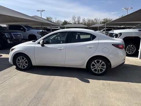Used 2018 Toyota Yaris iA image 6