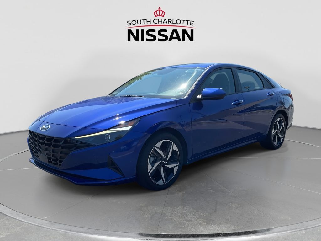 Used 2023 Hyundai Elantra SEL w/ Convenience Package FWD image 3