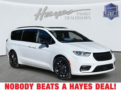 New 2026 Chrysler Pacifica Limited w/ S Appearance Package
