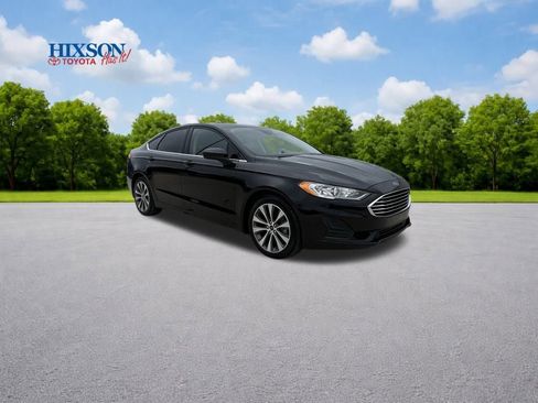 Used 2020 Ford Fusion SE image 1