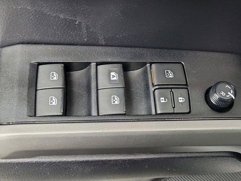 Used 2021 Toyota Tacoma SR5 RWD image 19