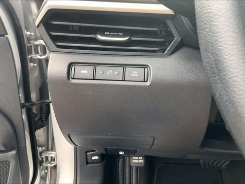 Used 2025 Nissan Altima 2.5 SV FWD image 36
