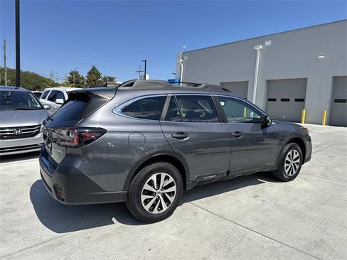 Used 2022 Subaru Outback Premium image 7