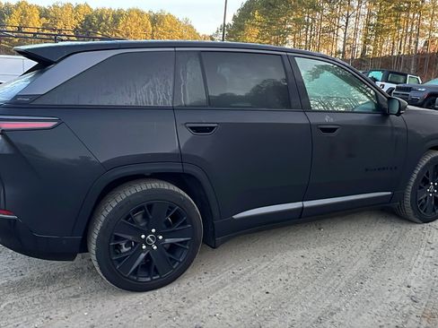 Used 2024 Jeep Wagoneer Launch Edition image 8