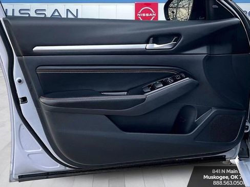 Used 2023 Nissan Altima 2.5 SR w/ SR Premium Package image 17