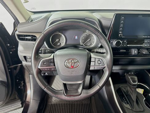 Certified 2022 Toyota Highlander XLE image 12