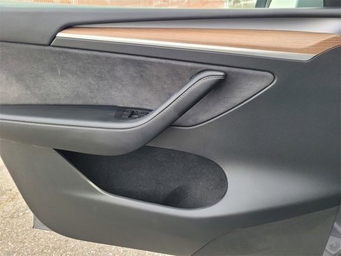 Used 2024 Tesla Model Y Performance image 28