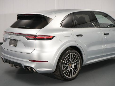 Used 2019 Porsche Cayenne Turbo AWD/4WD image 17