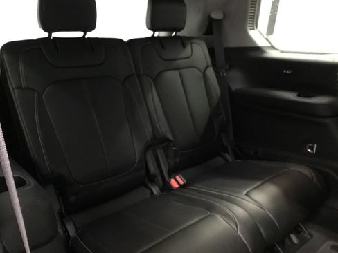 Used 2023 Jeep Grand Cherokee L Limited w/ Luxury Tech Group II AWD/4WD image 17