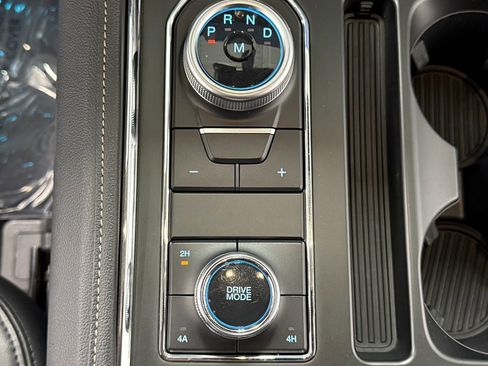 Used 2024 Ford Expedition Max XLT image 29