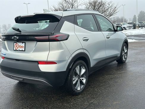 Used 2022 Chevrolet Bolt EUV LT w/ Convenience Package image 8