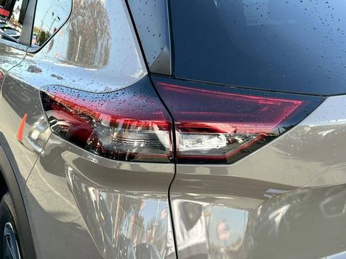 Used 2025 Nissan Rogue SV image 15