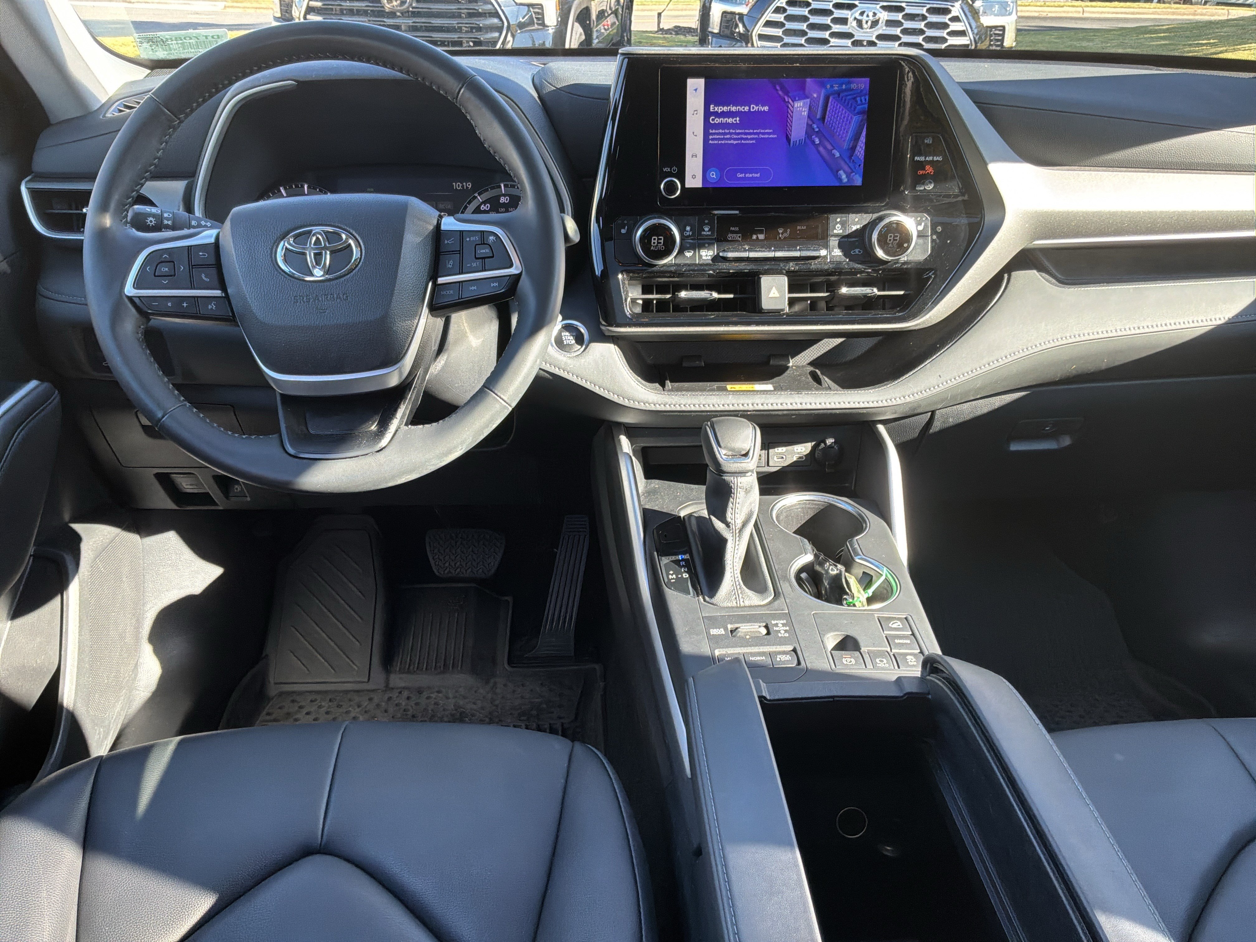 Used 2024 Toyota Highlander XLE AWD/4WD image 29