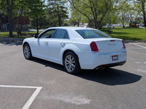 Used 2019 Chrysler 300 Touring AWD/4WD image 7
