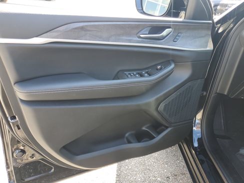 New 2025 Jeep Grand Cherokee Limited w/ Black Appearance Package image 11