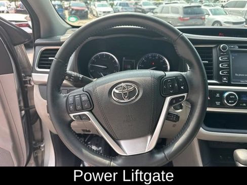 Used 2017 Toyota Highlander Limited FWD image 21