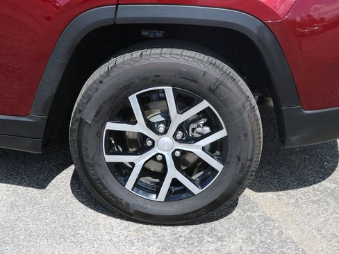 Used 2023 Jeep Grand Cherokee Limited RWD image 9