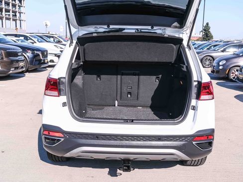 Used 2022 Volkswagen Taos SEL w/ Panoramic Sunroof Package FWD image 27