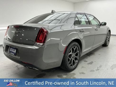 Used 2018 Chrysler 300 S image 4