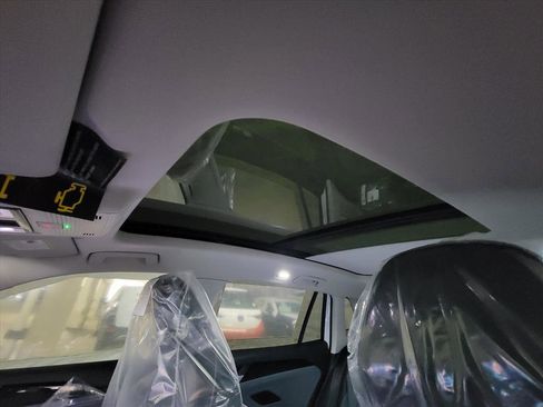 New 2026 Volkswagen Tiguan SE image 9