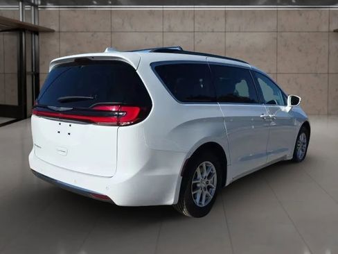 Used 2022 Chrysler Pacifica Touring-L image 7